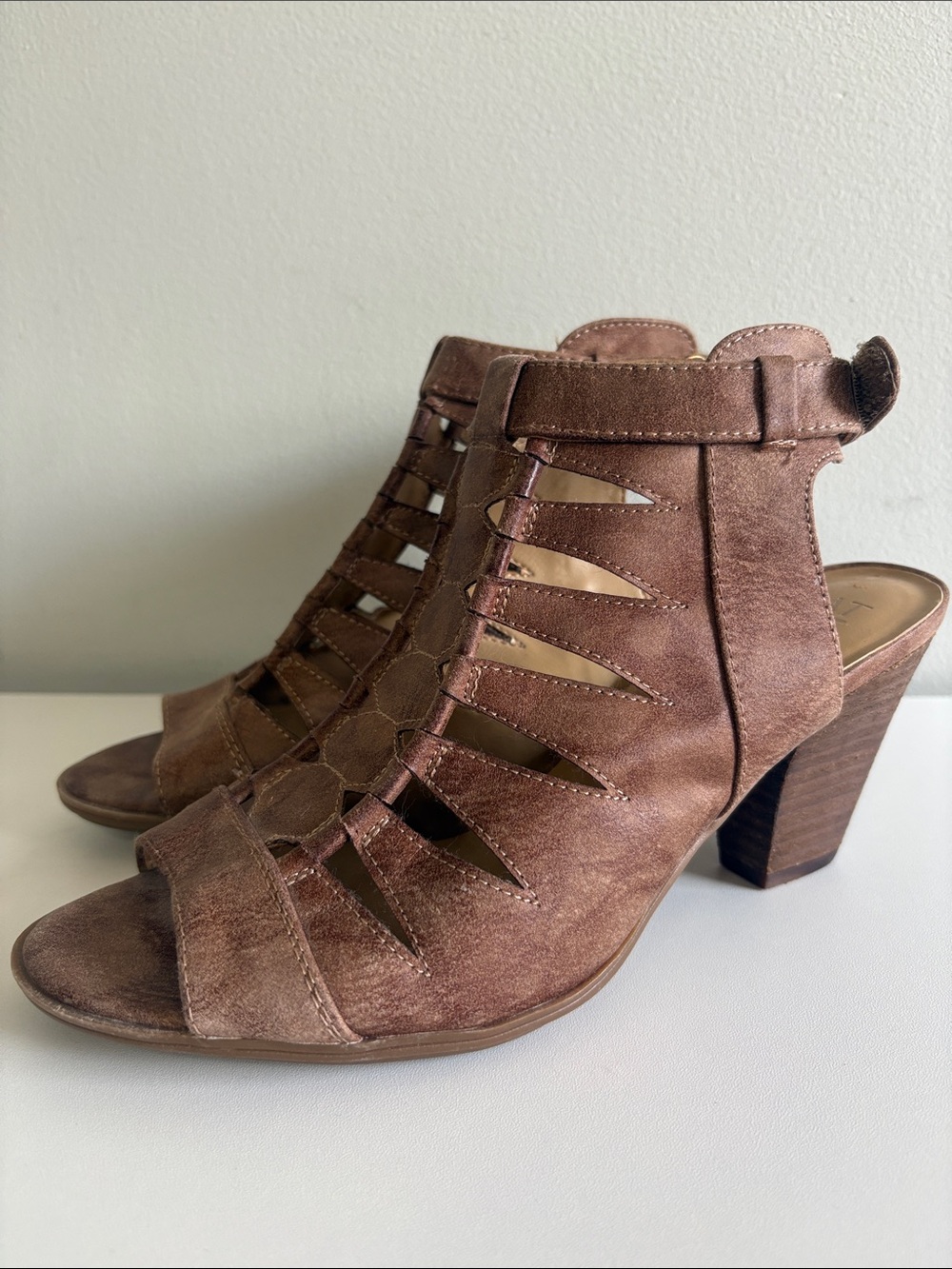Naturalizer Brown Cutout Block Heel Sandals Women’s 8M